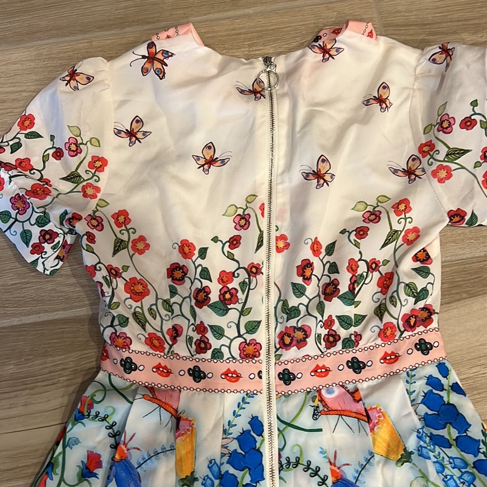 Dress size Small floral puff sleeves very pretty - Picture 13 of 17